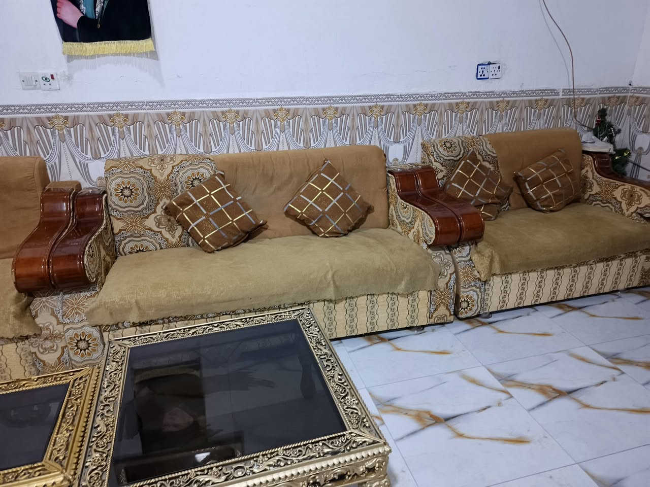 السلام عليكم/للمراسله ***********
غرفه نوم كويتيه كامله سعرها 500 ألف بيها مجال بسيط 
كناتير 2 سعر واحد 75 ألف الاثنين ب125 ألف 
جرابي فردية مع دوشكهم خام أصلي سعر واحد 50 ألف 
قنفات 4 قطع نظافة متوسطه سعر 100 ألف
طبلات جوزيه 3 قطع اثنين مصورات وحده ما مصورها 50 الف
عنواني بصرة/زبير
للاستفسار والحجز مراسله واتس أو اتصال ***********
