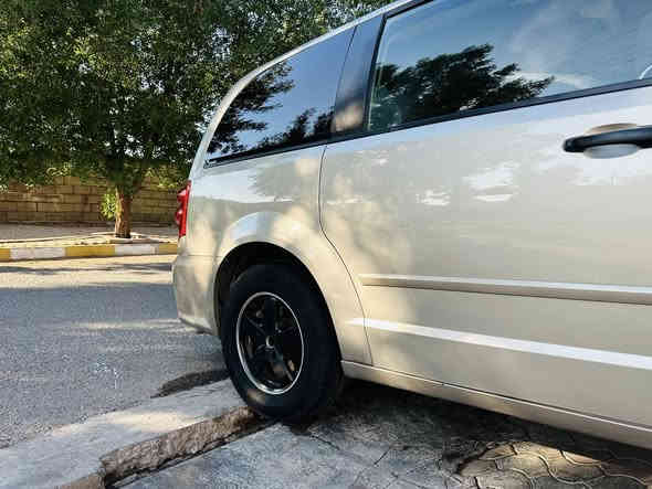 سلام عليكم
 دوج كرفان للبيع موديل 2008 بس انضف 2008  ماشيه 129  فقط سياره هواي متروكه جانت خمس سنوات ضامينه نضافه فول داخل حيل نضيفه سياره بعده عل بلاد كير مكينه ضفيره شواصي كلها مكفوله وعل بلاد
سياره كلين بدون ضربه بيها قليل كلير  وب امريكا مو با عراق ب ربع هلال وشبر من باب اتكفله اني كلها سياره وحتى كلير متبين بس ب سونار طالع سياره بدوون حادث بدون تبديل
سياره محدثه كامل  من برا 2019 
حيل نضيفه وعينك ميزانك
سعرها 124 وبي مجال كلش قليل سياره تسوه حيل تلكه ارخص بهواي بس مو محدثه رقم جديد سنويه منتهي من شهر 1 تحويل شرط
***********
مكان كركوك داقوق
