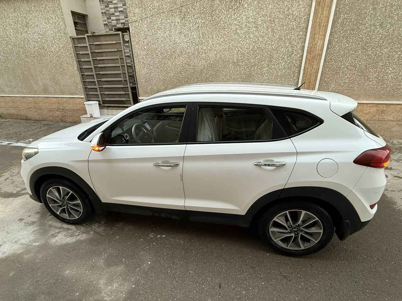 سلام عليكم توسان 2018 وارد خليجي ابيض سيارة اي نقص ماكو كله تمام حمدلله تخم تاير جديد ودوشمة جديدة ماشية 120 وقابل للزيادة مكاني بغداد قاهرة *********** ماسنجر ماارد شباب واتس متوفر واشترف بيكم سعر 185ورقة تحياتي
