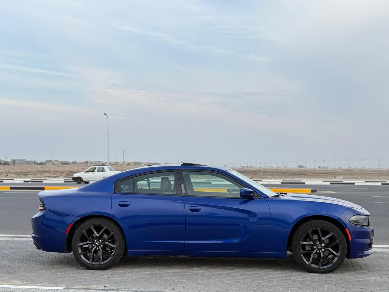 السلام عليكم 
جارجر موديل 2021 فول مواصفات
SXT بلاص. شاشه كامره حساس (فتحة) كشنات جلد كهربائيه. خزن ميموري تحكم ستيرن تشغيل عن بعد. كشافات تو ويل محرك 3600. وارد امريكي. ضررها دعامية فقط . ماشيه 76m جاهزه السياره 
رقم بغداد تحويل ثاني يوم
شراي يخابر ع رقم
***********
مكاني بصره
