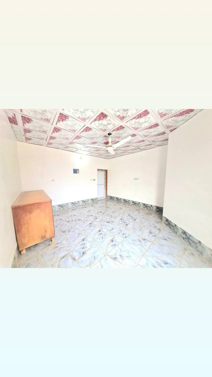 دار طابقين للايجار فقط ايجار .
ايجار مدى طويل لا يؤجر اشهر.
في حي الوفاء مقابل الجامعة على االشارع العام قرب المجسرات خلف شارع البانزين خانة خلف المدارس .

غرف نوم عدد ٣ 
حمام عدد ٣
صالة عدد ٢
مطبخ ، استقبال ، مخزن ، طارمة صغيرة 

السعر ٣٥٠ الف 🔒


**إذا كنت صاحب هذا الإعلان وتريد حذفه لأي سبب، رجاءا أرسل رسالة إلى الدعم الفني**