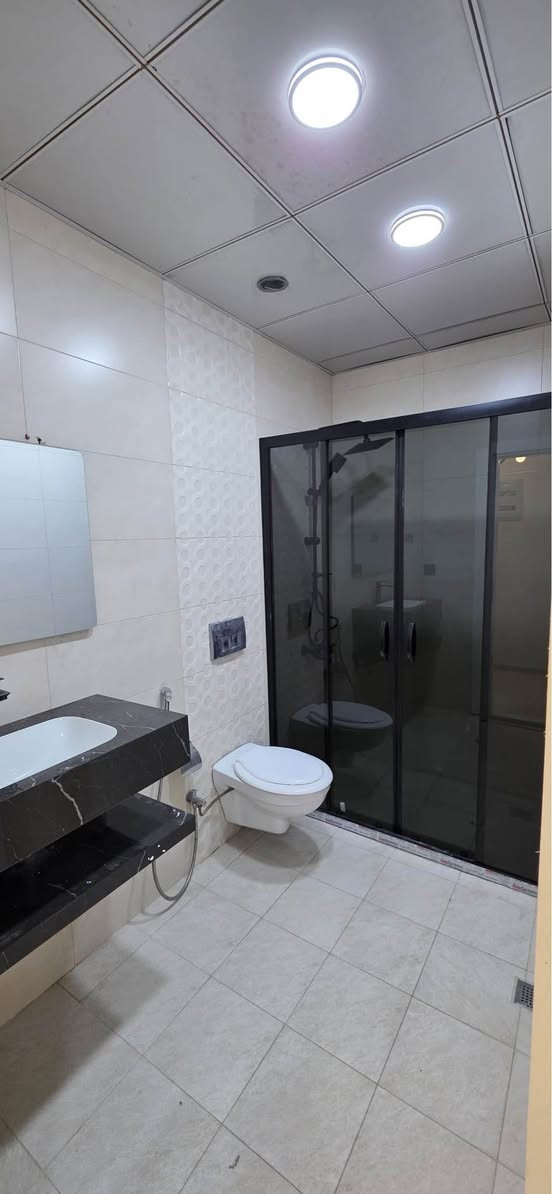 لايف تاوەر بۆ فرۆشتن دوو واجهە داخلی و خارجی رووبەر ١٠٩م دوو ژور نوستن
بۆ زانیاری زیاتر 
*********** أربيل, العراق
