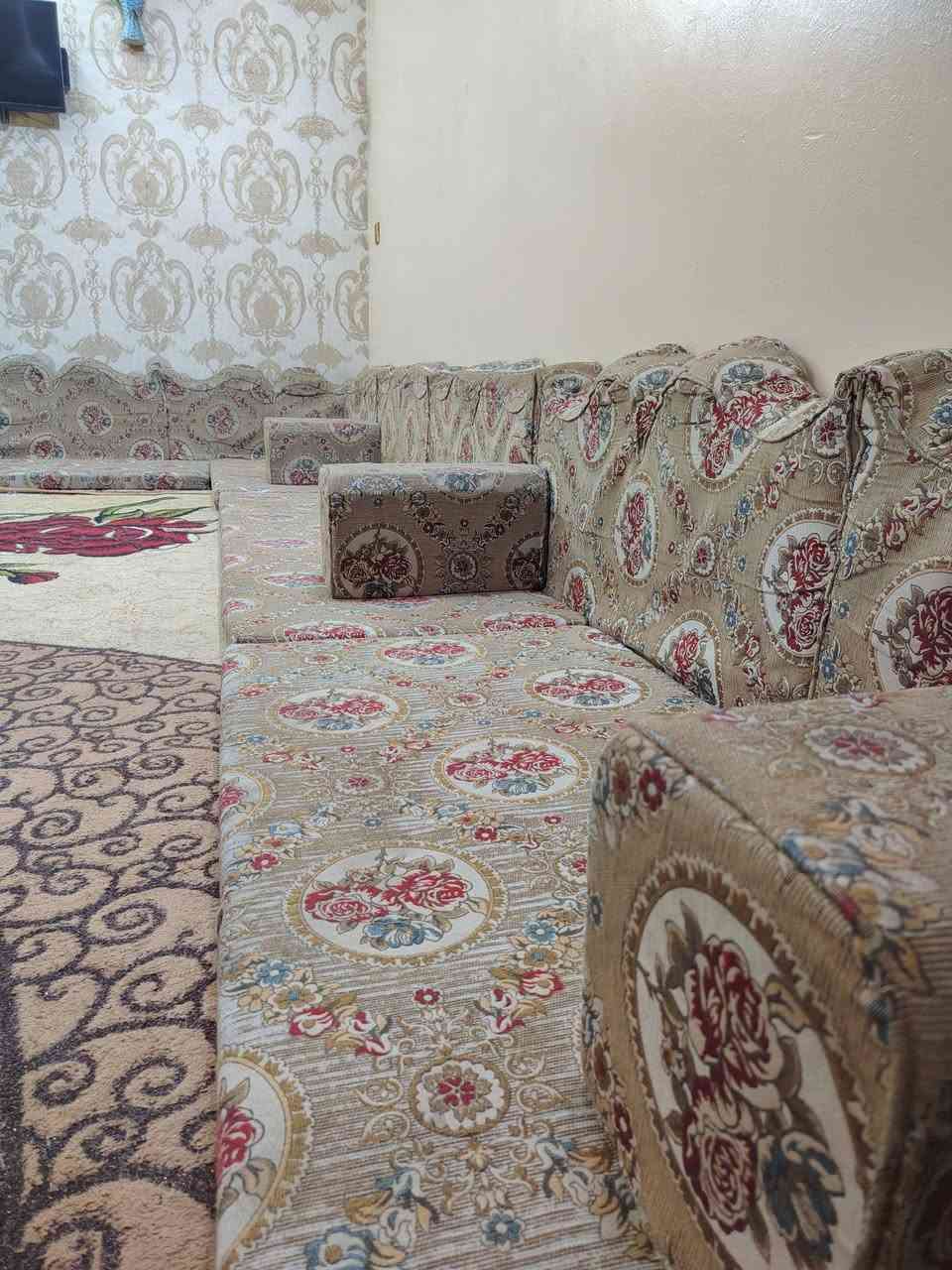 جلسه عربيه للبيع جديده استعمال 3 أشهر الي يريده بيه خير ويدلل ***********
