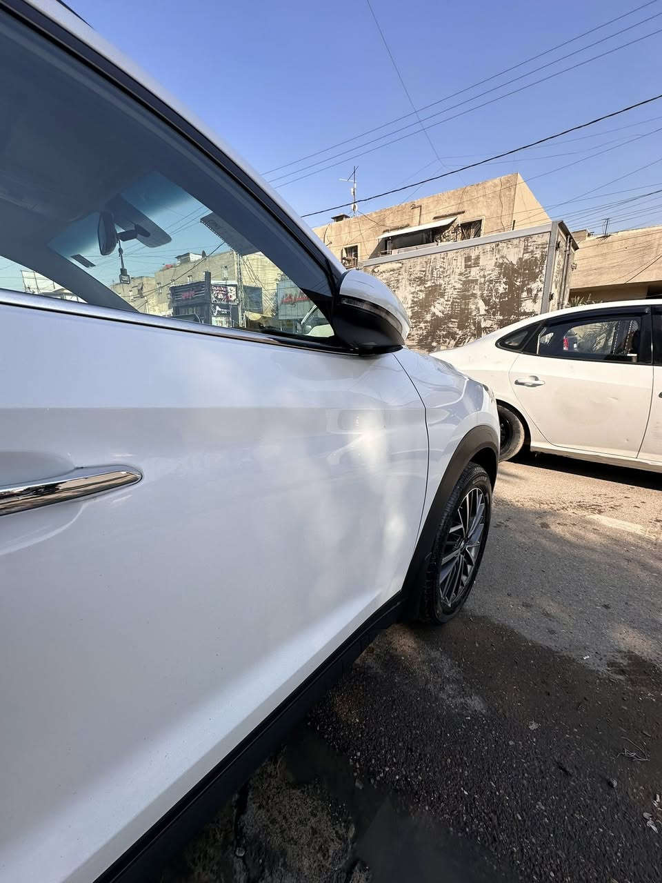 سلام عليكم
توكسان 2019 خليجيه وكالة ( الگاصد )
فول 1/1 
٣ وضعيات قياده 
٥ ويل كب 
بانوراما 
شاشه كبيره
تحكم ستيرن جهتين
لايت زنون ( عدسه متحركه ) 
لدات
مري شفط
تدفئه تبريد قطعتين 
مكينه 2000 
داخل لونين - صاچ 
گير ومكينه مكفول 
السياره ماشيه 69 كم
السعر. 196 $ وبيهه مجال 
*********** 
مكان السياره بغداد الدوره
