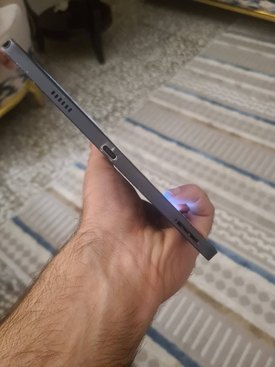 تاب 12 بلاك فيو ذاكرة 64 شغال بية نقص باب مال سيم كارت والضربة الي بالصورة الي مبينة ممأثرة على شغلة السعر 65 الف
*********** واتس اب
