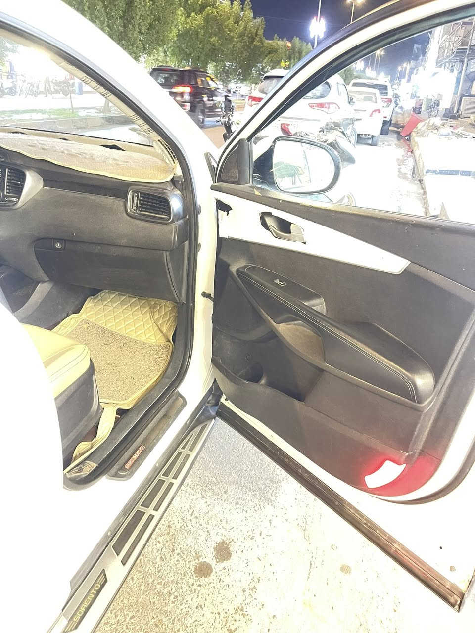 السلام عليكم 
سورنتو 2015 خليجي 6 سلندر 7 راكب رقم بغداد قطعه وحده صبغ فقط المكان الكوت السعر 190 
 ‭  0774 894 7203
