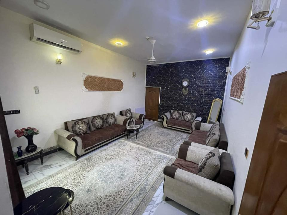 بيت للبيع  200 متر في حي الثقافي قرب سكه القطار نهايه شارع المسبح  رقم صاحب الدار *********** 
غير متواجد على فيس.
