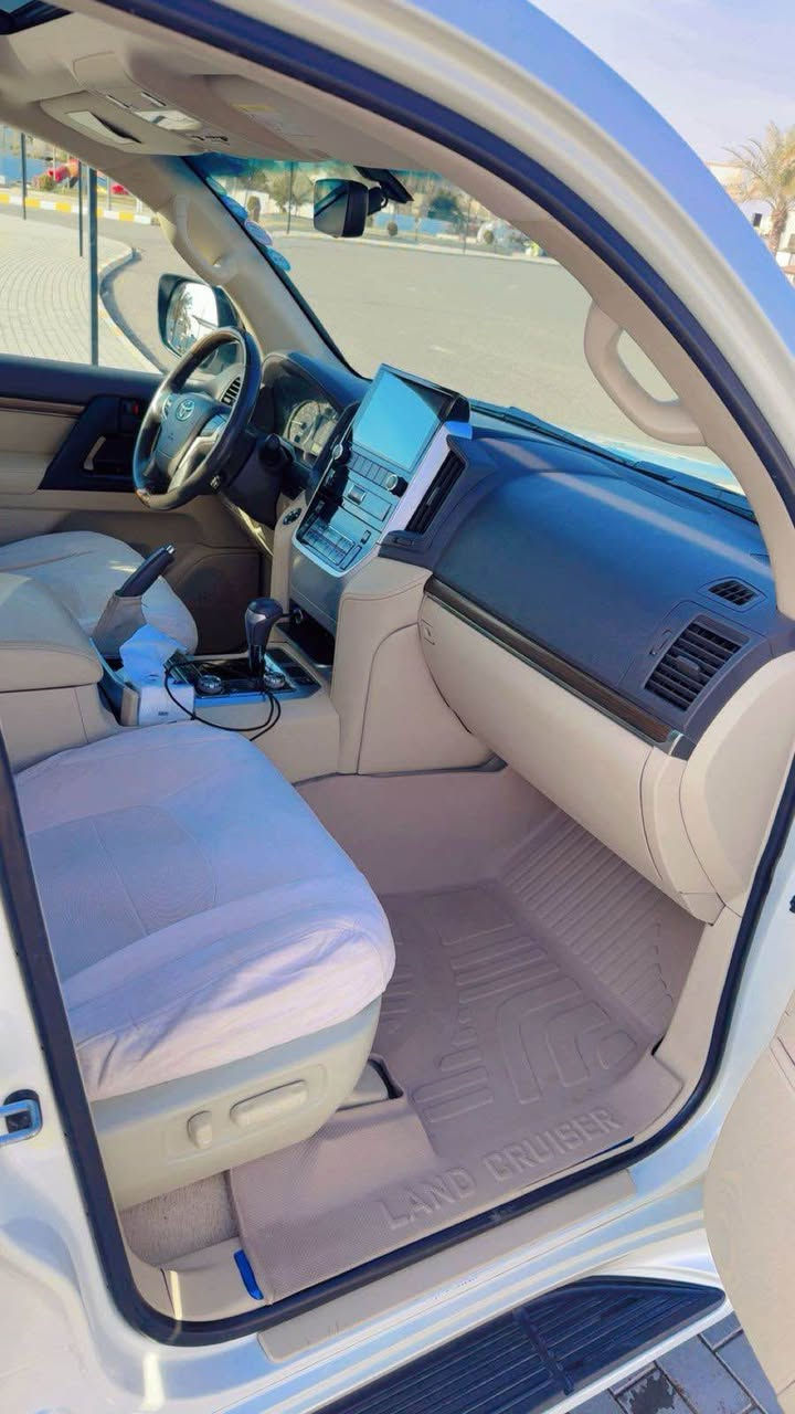 السلام عليكم

لاند كروز موديل 2021 خليجي
السياره بدون حادث 
الباب الخلفي والجاملغ الامي 
بارد حك اصبعين 
ماشية 110 الف
6 سلند 
مكان السيارة تكريت
 مكلف بالنشر 
صاحب السياره  : *********** تكريت, صلاح الدين
