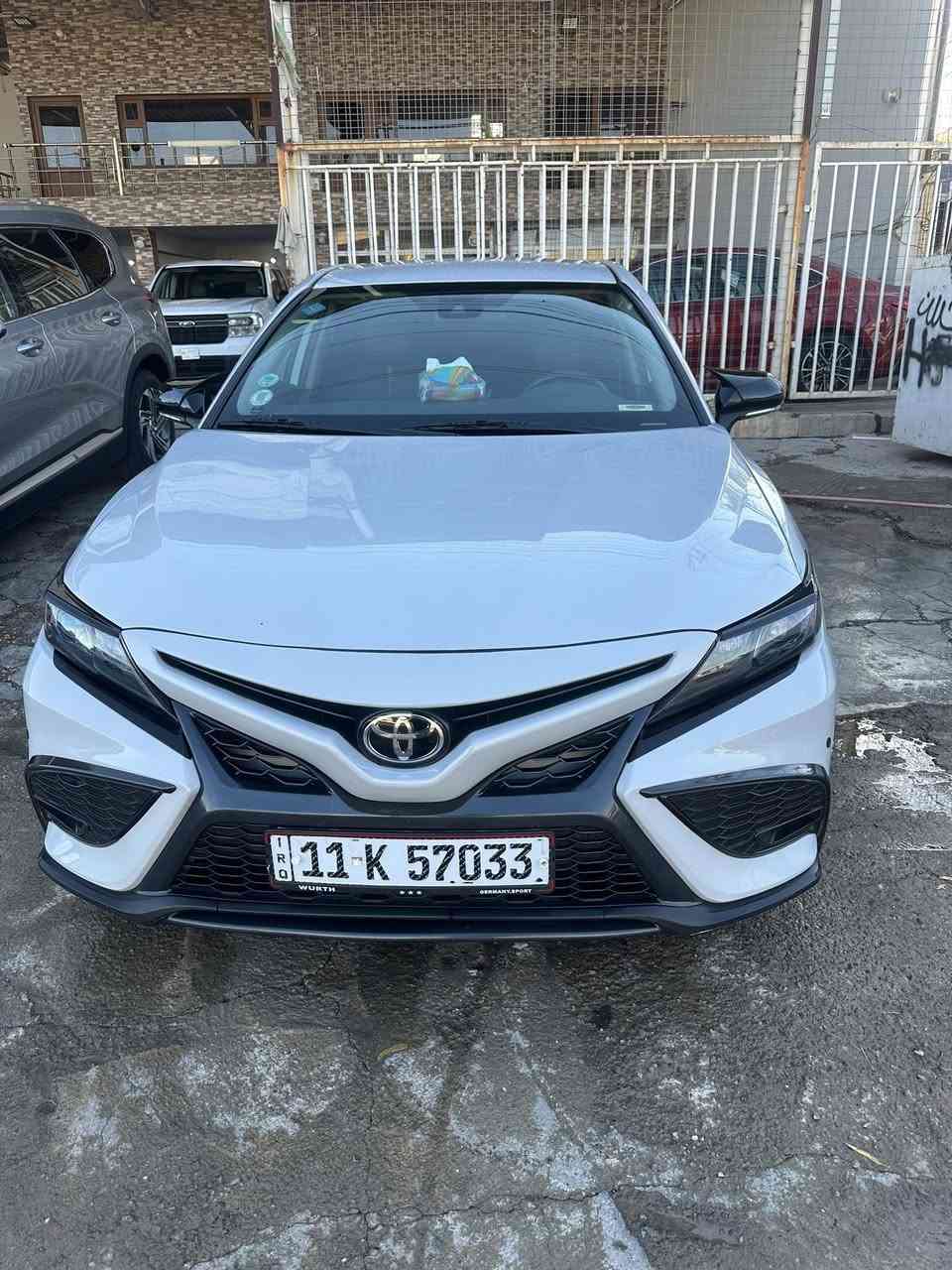 سلام عليكم

كامري 2024 SE 
وارد امريكي بانزين اصل 
حادثها جاملغ بنيد 

رقم بغداد تحويل مباشر
ماشيه 20
مكينه 2500 بانزين فقط
جلد 
كشن كهرباء
تدفئه كشنات 
وباقي المواصفات المعروفه

السعر 200ورقه وبيها مجال بسيط 

مكاني سامراء 

للاستفسار ***********
