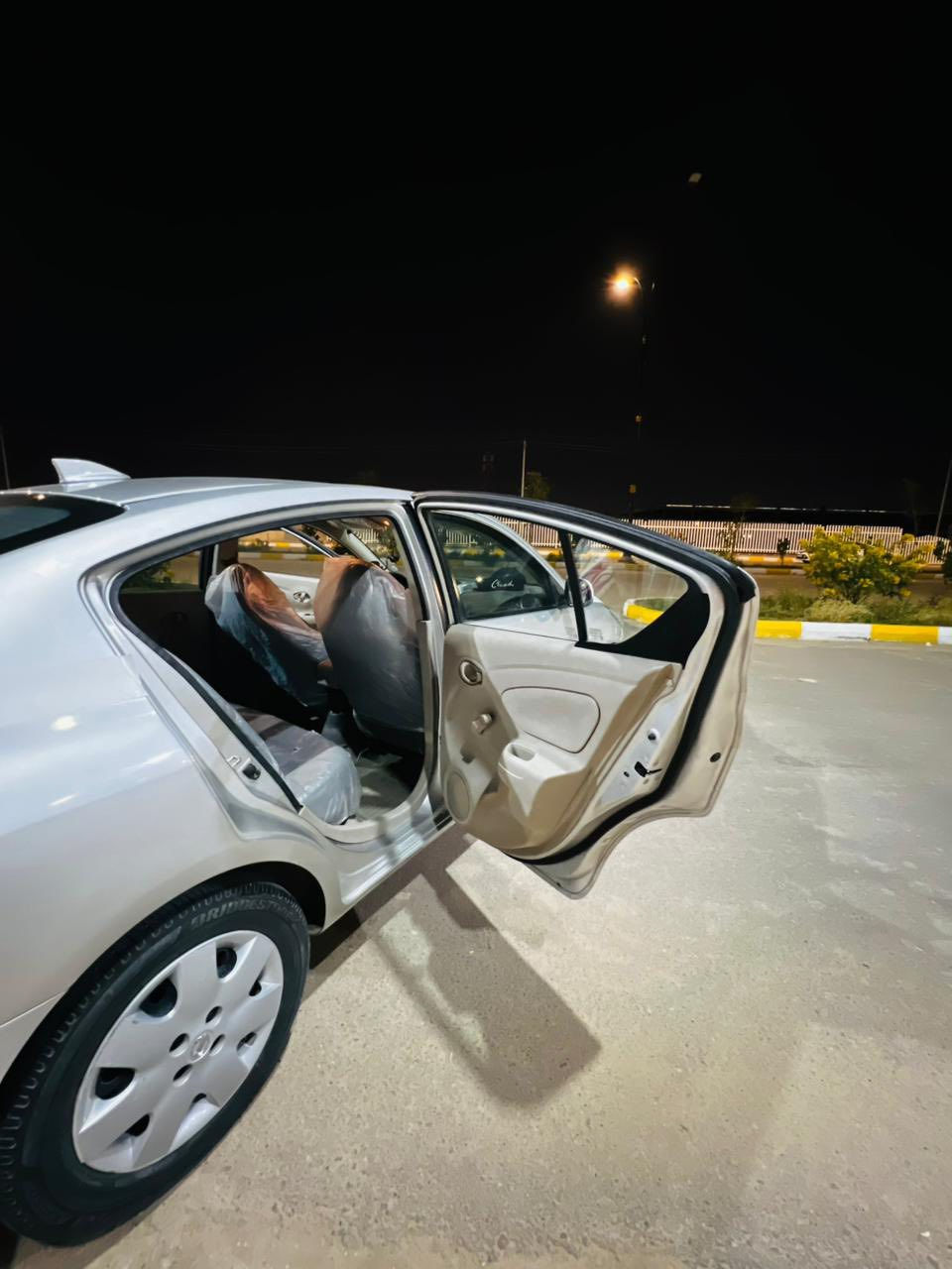 نيسان. 2024 
سياره كامله وجاهزه مابيه نقص ابد 
تدفئه تبريد كامله 
ضربته جنطه من ورا مدفوعه ع السياره الكدامه وبيه جاملغ الامامي والبنيد مفتوحات مصلحات ومرجعينهن تصليح خفيف مقدمة البنيد فقط
مكاني ناصريه مركز 
***********4
