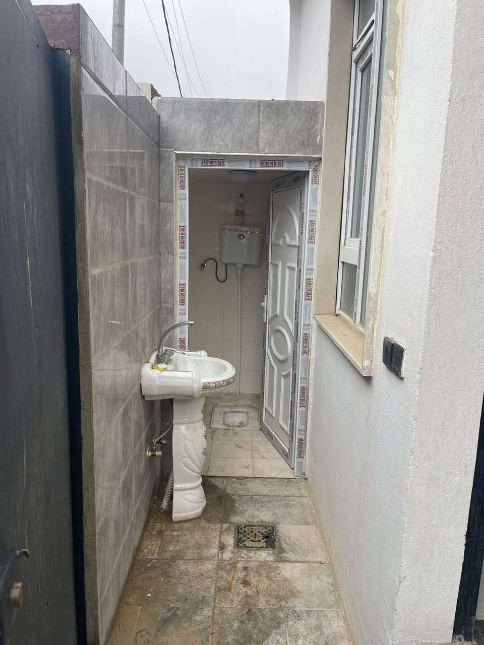 #بيت البيع في حي الكندي جمعية نور    #المساحة 100
 #واجهه 6 متر
عدد غرف نوم  4 و  ستقبال خدمات كامل 
سعر 85 مليون بي 
 عنوان #مكتب_الناصيف تقاطع حي العربي مقابل محطة تعبية العريان لاستفسار ☎️***********
☎️***********
☎️***********
