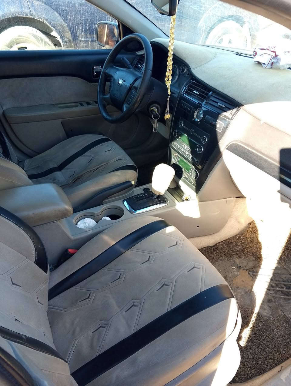 سلام عليكم للبيع فقط بدون مراوس ولاوعود  فورد فيوجن 2008 رقم بغداد الماني تحويل مباشر سياره نظيفه خارج وداخل بس وسخه عليهه تراب مكينه وگير مكفولات صدر امامي وخلفي جديد تخم تاير جديد كهربائيات كلهه شغاله تحكمات جهتين كشن كهرباء مصبوغه جماليه بدون لاضرر ولا دواخل مكان الرمادي السعر 48$ وبالخير عل ياخذهه الشراي فقط يتصل رقم الهاتف ***********
