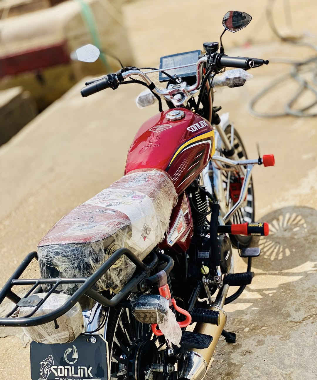 السلام عليكم

ماطور أيراني 2025 المحرك 200 اللون الاسود المرغوب 
باتري جديد والصالنصه رياضي الكهربائيات كلها شغاله الماطور جديد ما ناقصه برغي واحد كامل وجاهز  السعر 850 وبي مجال ***********
