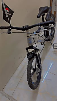 بايسكل للبيع حجم ٢٠ سعره ٩٠الف للاستفسار اتصال على رقم 07701318108 مام...