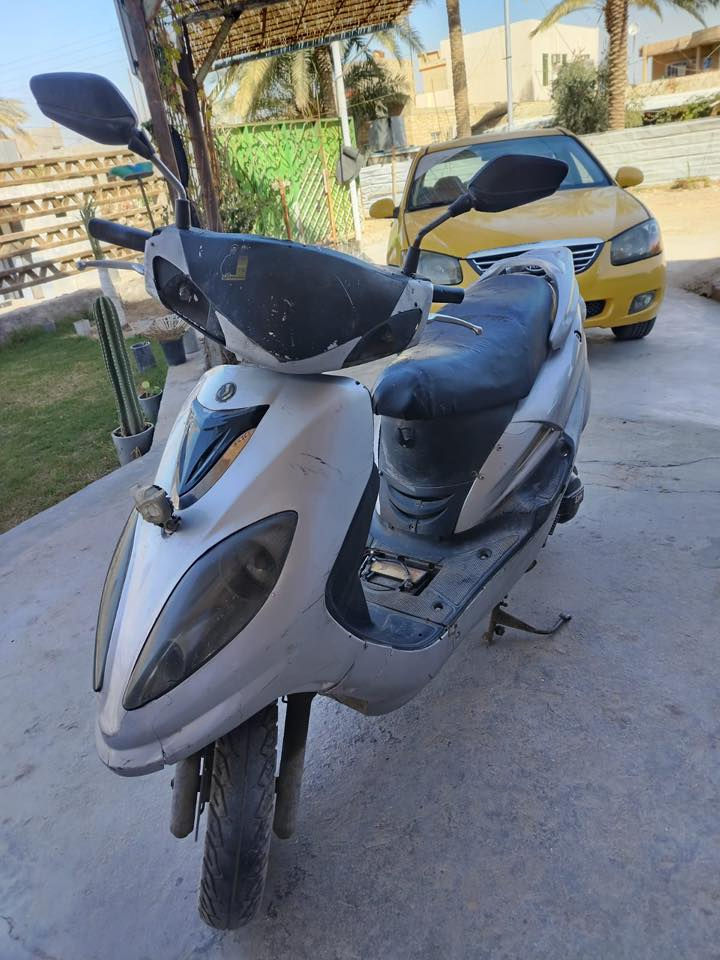 دراجة نارية 🏍️ للبيع
ماطور شغال للبيع

نوع سايم غير مسجل
السعر مناسب جداً

للشراء الاتصال ع الرقم ***********
