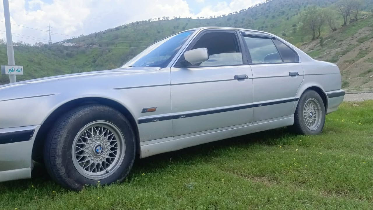 سلام عليكم
525
للبيع او مراوس
موديل 1992
كير ومكينه شرط
اوتاماتيك 
تخم تاير جديد
تبريد شرط مركزي
سنويه جديد بسمي
سعر 60 وبيها مجال
متواجد رقم الهاتف
وتساب ***********
الموشراي لا يخابر
