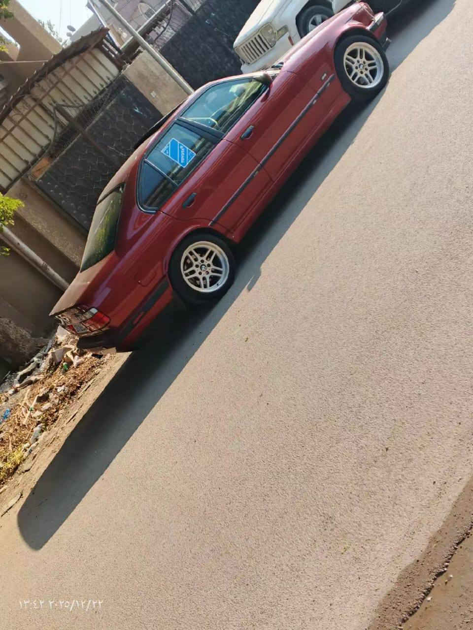 سلام عليكم بي ام موديل 91معروض للبيع السياره مكفوله كير محرك كشر نضيف سياره فول  سعر 75 مكان السياره الانبار الرمادي الاستفسار ***********
