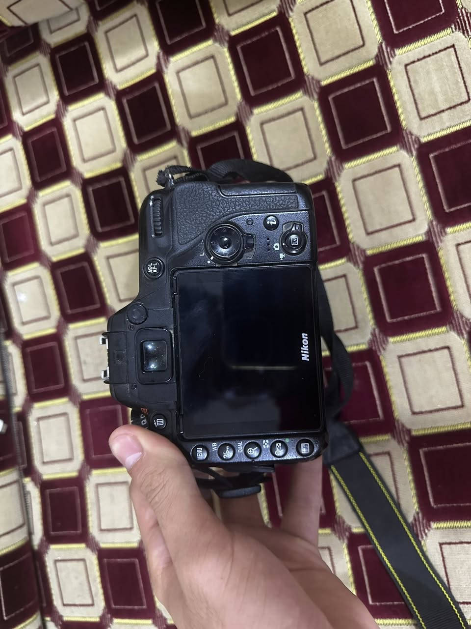 السلام عليكم نيكون D7500 نضيفه حيل ممصلحه وياهة شاحنه وبطاريه ورام 32 السعر 975 وبي مجال قليل مكاني بابل 
واتساب ***********
