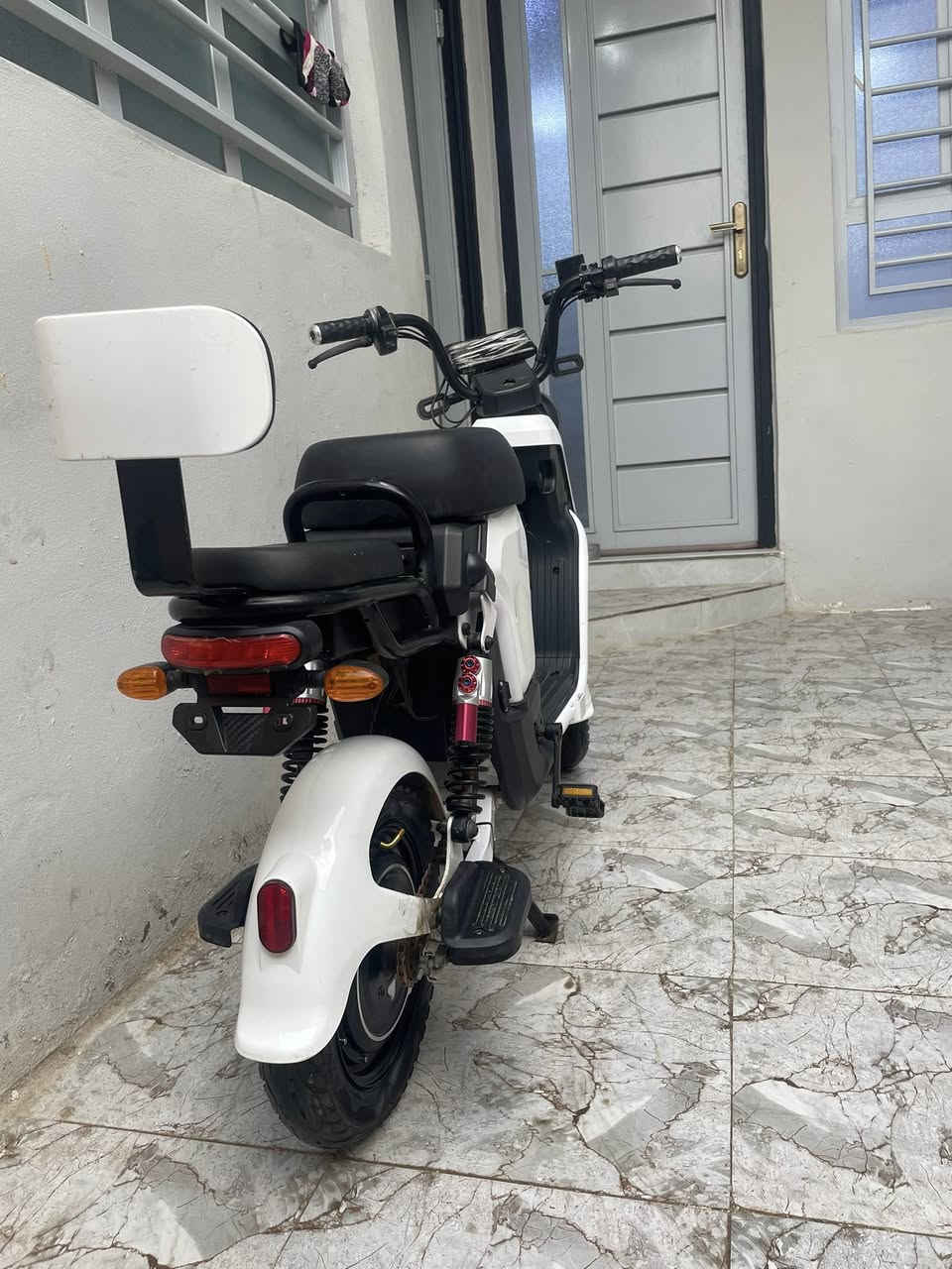 السلام عليكم
دراجة شحن  للبيع
حجم 14 
4 بطاريات ( وحدة مبدلة اصلية )
السرعة 35
اوتو ما گير
الدراجة مثل ما موضح بالصور نضيفه مال طالب مدرسة
قطعة قليل منها بالشارع و مرتبة
السعر 300 بيها مجال بسيط للطيبين


**إذا كنت صاحب هذا الإعلان وتريد حذفه لأي سبب، رجاءا أرسل رسالة إلى الدعم الفني**