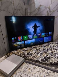 اكس بوكس وان اس للبيع  3 يدات مع اليده للاصليه وقاعده شحن وخمس بطاريت ...