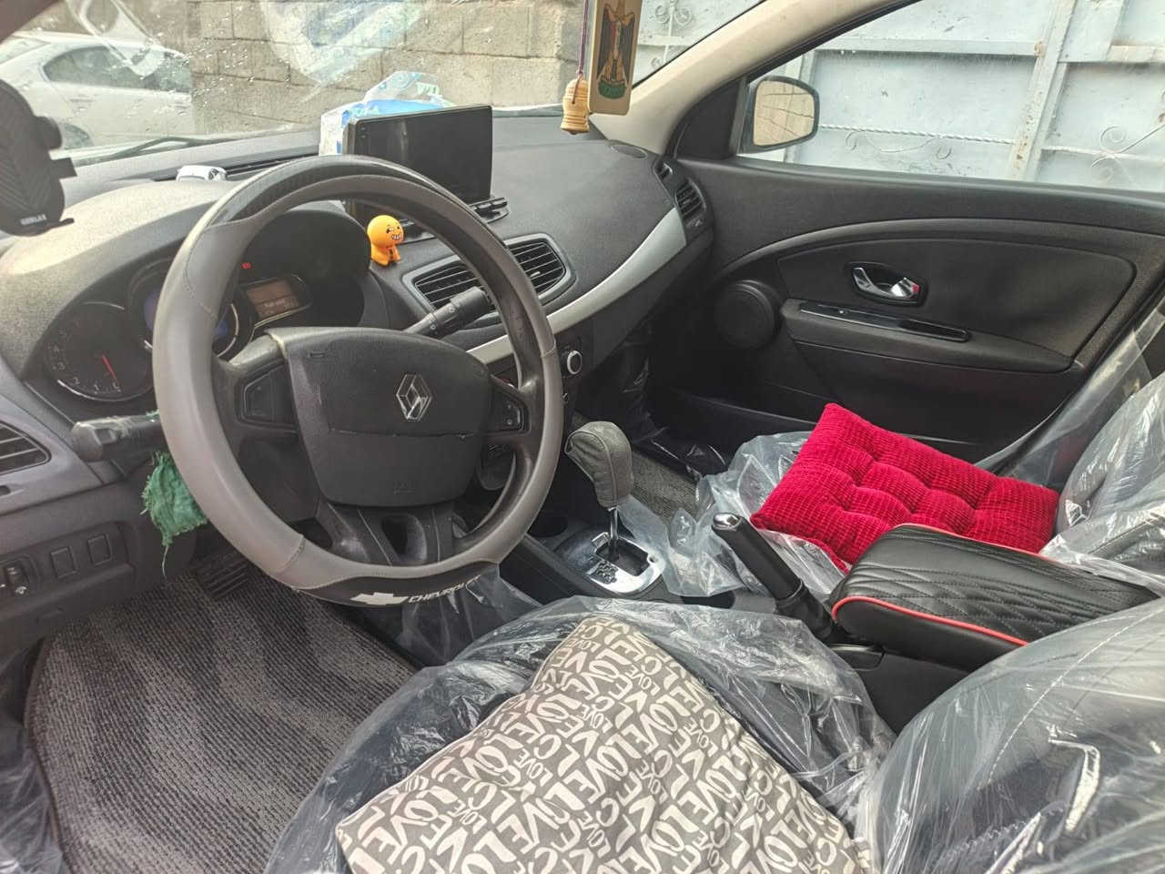 رينو فلونس مديل 16 السياره جديده دواخل كارتون تخم تاير لسبير ماناول شرط السياره تبريد تدفئه تحكمات كامره خلفي
تحكمات جام مكينه وكير بلاد كفاله 
 امامي رادار سستم مضخم سنويه بسمي رقم دولي السياره ربع ماذب عليه بيه جاملغ مبدل شركه شرط بدون ضريه او صبغ
حداديه 100/100 
 مكفوله السعر85
***********
