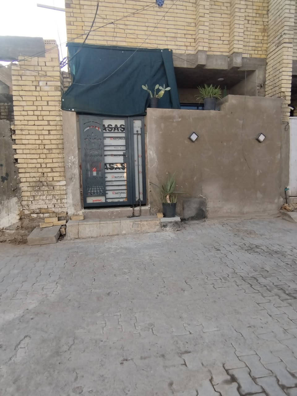 سلام عليكم دار البيع بشارع بيت حجي عنيد  المساحه 100 بنا حديث الاتصال ***********
