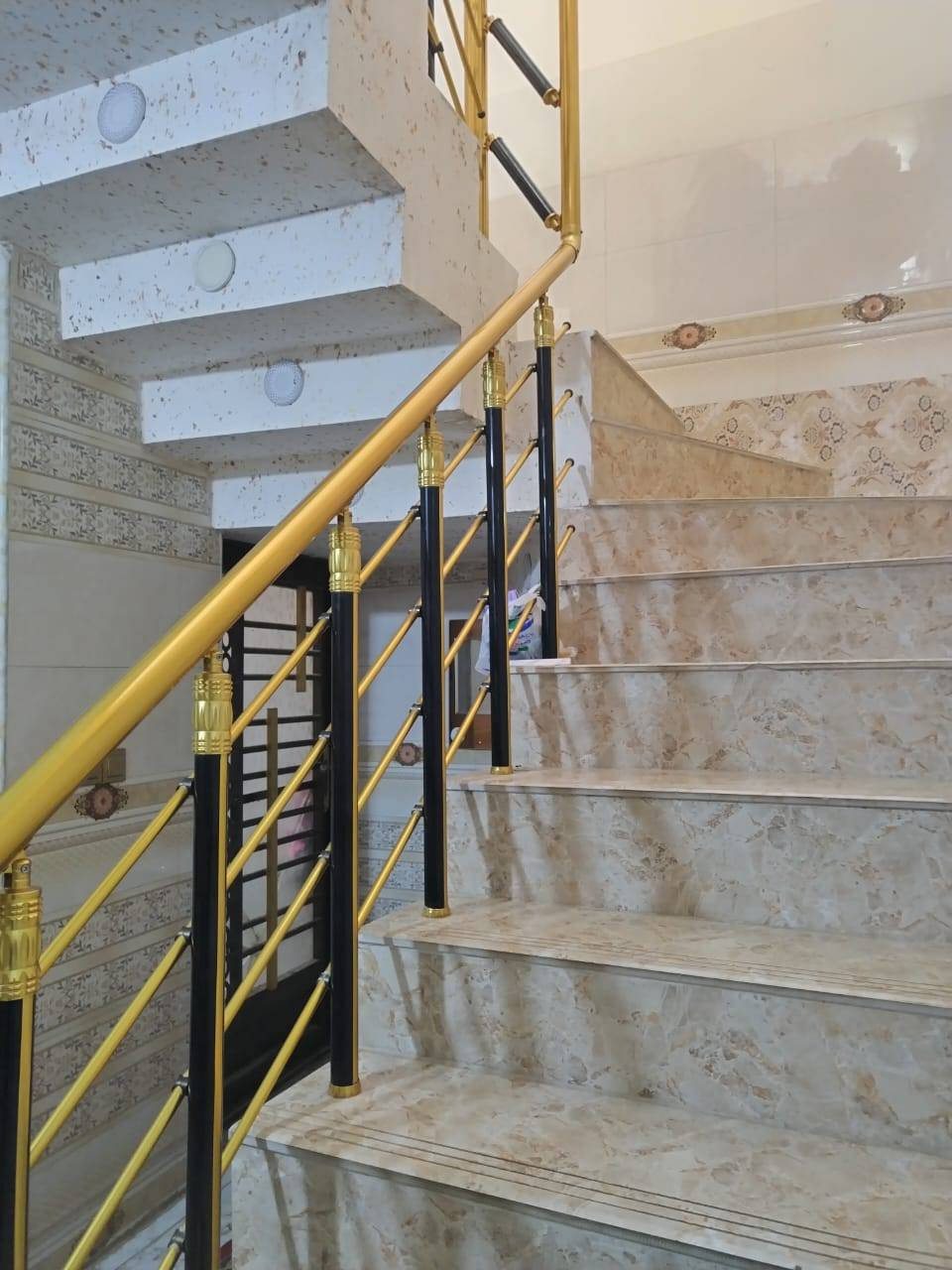 السلام عليكم بيت في كربلاء المقدسه حي النضال خدمات كلشي متوفره 100متر اي استفسار اتصال عل هذا رقم ***********
