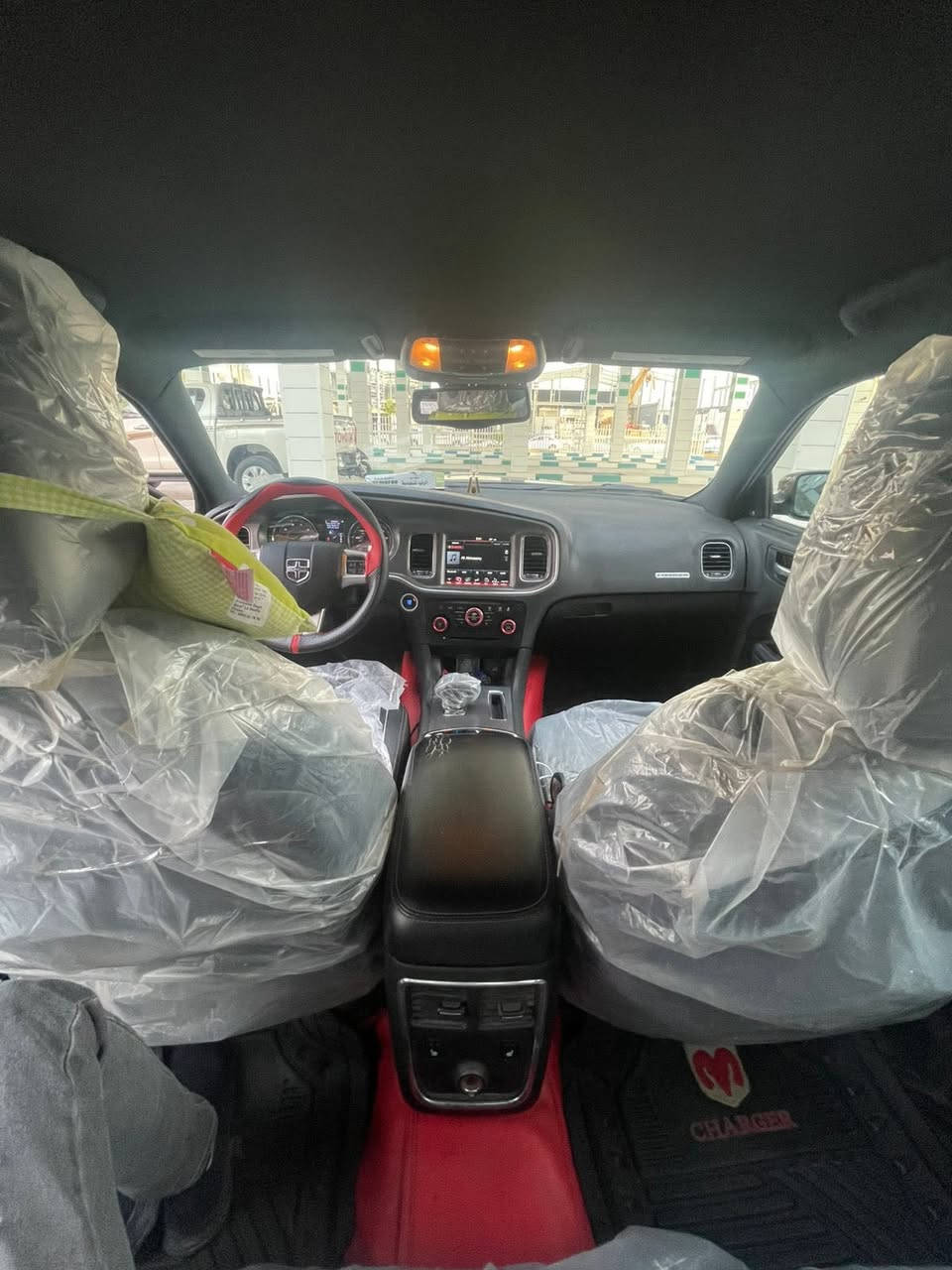 السلام عليكم
جارجر موديل 13 وارد كندي 💸💸
 بدون ايرباگ وموضح بالصور
بالعراق صار بيهة صبغ 3 قطع عكس صفحة السائق نتيجة شخوط بسبب دنگة.
السيارة محدثة SRT بالكامل ( دعاميات وبنيد ولايتات ودوسات ).
السيارة تعتبر فول عدا الفتحة
- نقاط عمياء.
- شاشة كبيرة.
- تدفئة وتبريد گلاصات.
- مرايات تنزل للاسفل عند الرجوع.
- تبريد منفصل.
- تبريد خلفي.
- الكشنات الامامية كهرباء.
- الكشنات تدفئة.
- ذاكرة مقاعد.
- دواسات ( سكليتر وبريك ) كهربائية.
- ستيرن كهرباء.
سعر السيارة 145$ وبيهة مجال بسيط جداً
الجاد يتصل ويتفضل يشوف السيارة
 مكان السياره البصره 0786 125 0386
