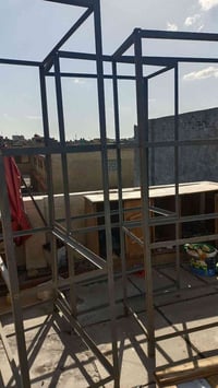 رفوف تتحمل اوزان ثقيله  حديد درجه اولى قابل للتفصيخ مع ارضيه قطع خشب (...