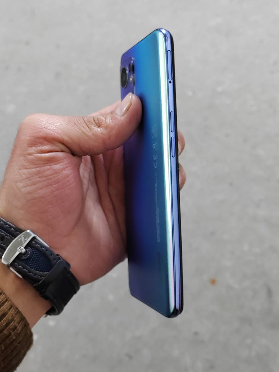 اوبو رينو 7 5g لون مميز .نضافه  95 مكفول من كلشي على الفحص بدون ملحقات ذاكره 256 رام 8 جهاز عملاق من ناحيه كلشي وبالالعاب يدعملك 90/60 فريم  للبيع السعر 150 والشراي يدلل مكاني موصل ايسر هذا رقمي ***********
