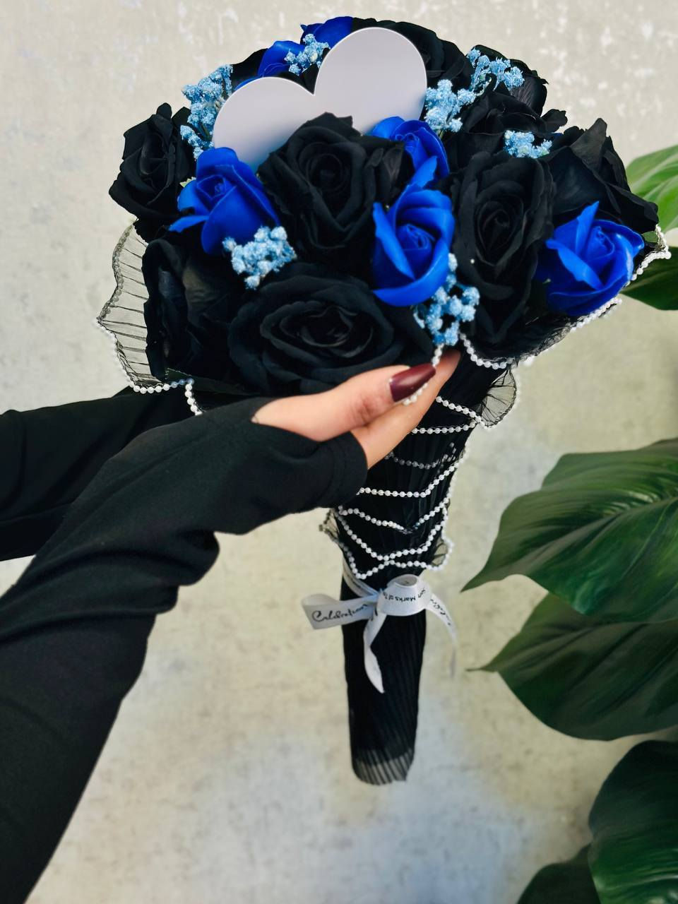 ️🌹 بوكي ورد عيد الحب… لما الورد يحچي عنك 🌹❤️
مو كل كلام ينكال ، بعضه يتهدّى 🌹💌
وبوكي الورد هذا يحچي حب صافـي من أول نظرة 😍✨

ورد أحمر ينبض عشق ❤️
ولون أبيض يرمز للصدق 🤍
تغليف فخم ولمسة ناعمة تخلي اللحظة ما تننسى 🌸✨

🎁 هدية بسيطة بالشكل
كبيرة بالإحساس
توصل كلمة أحبك بدون ولا حرف 💖
مناسب للحبيبة ❤️
للزوجة 👩‍❤️‍👨
أو مفاجأة تخلي القلب يبتسم من العمق ❤️
مع كارت عبر بهدية تحچي عنك 💌


**إذا كنت صاحب هذا الإعلان وتريد حذفه لأي سبب، رجاءا أرسل رسالة إلى الدعم الفني**