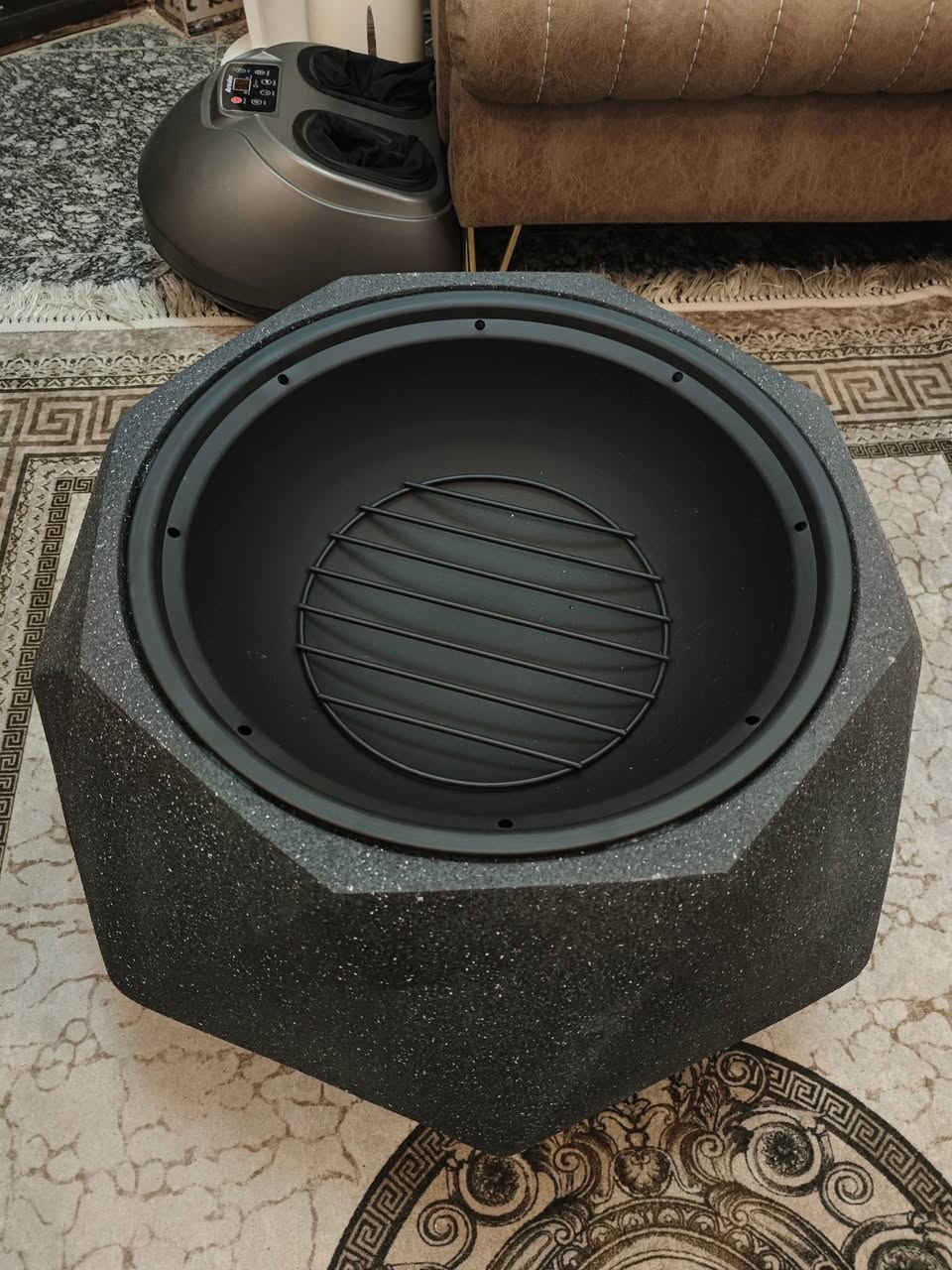 متوفر شواية فحم اوربية حجر صناعي قطر 60سم ارتفاع 40سم وزن 15كيلو مناسبة لجميع انواع المشاوي للاستفسار راسلني تدلل ((((***********))))
