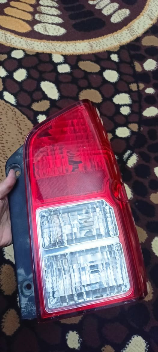 السلام عليكم عندي بك لايت اليمين R باثفندر (2008-2012) كلش نظيف .
مكاني موصل 

للتواصل

 *********** .
