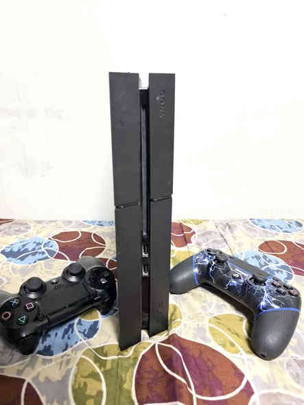 بلي فور مهكر ذاكرة واحد تيرا  مامفتوح لوك ستيكر حيل حيل نظيف يحتوي على 5العاب قويه ويحتوي على مكتبة كيم باتو تنزيل اي لعبة تريد  مجانا مثل ماموجود بالصورة ويحتوي على 2جوستك جهاز فول الفول السعر 250وبي مجال للطيبين توصيل جميع المحافظات متوفر *********** كركوك
