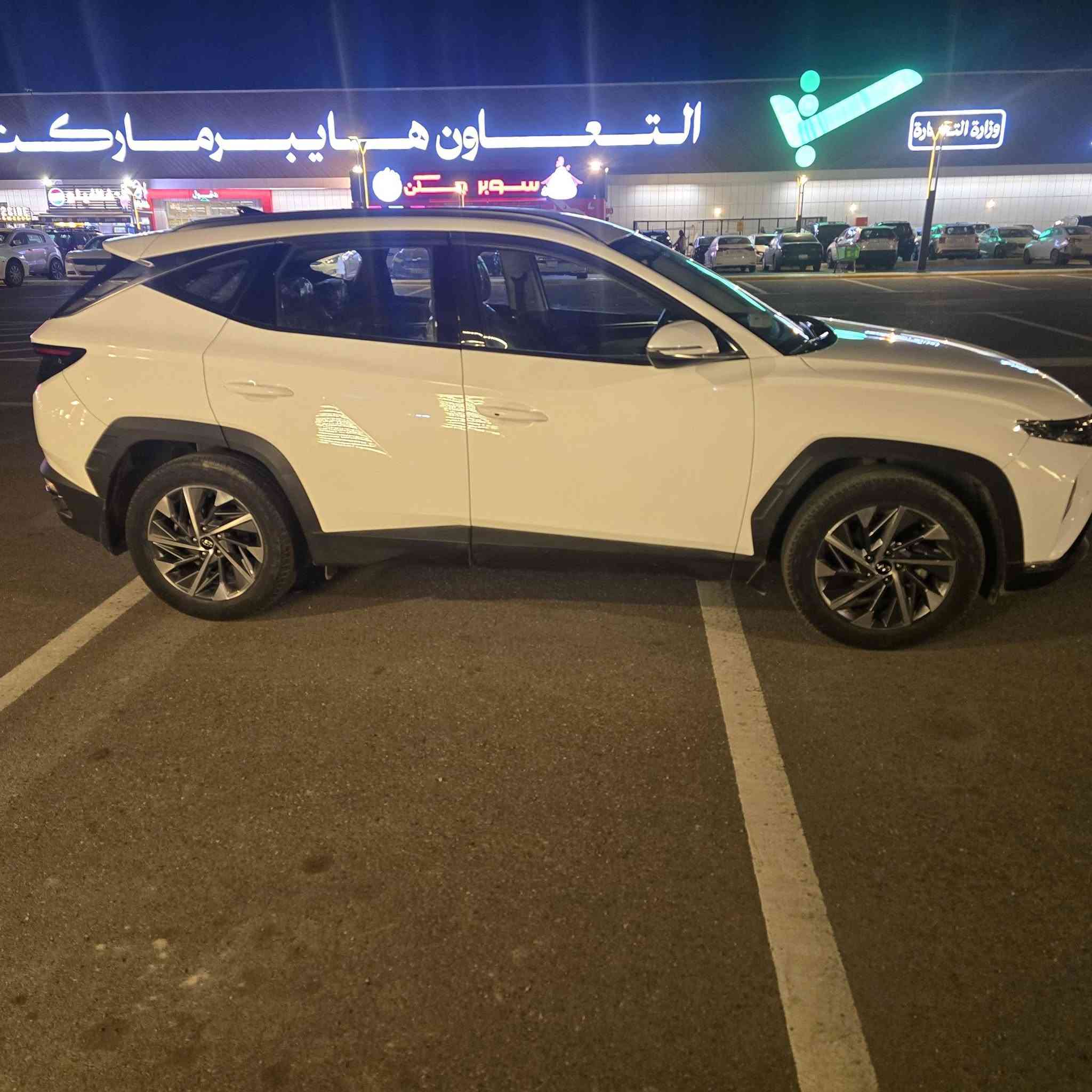 للبيع توسان 2023 كفاله من الحادث والتبديل نص فول ماشيه 28الف العنوان بغداد السعر 210$ للاستفسار ***********
