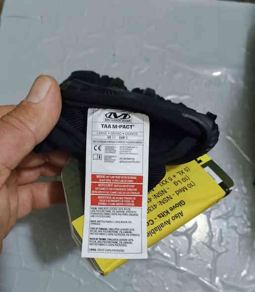 امريكي اصلي غير مستخدم
قياس مديم السعر ٣٥ الف 
***********
