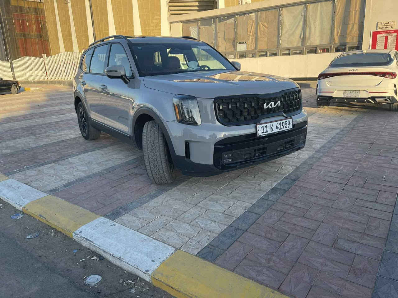 كيا تولرايد موديل ٢٤ فئه ex x line فول مواصفات رقم بغداد دولي انكليزي فتحتين كامرات٣٦٠  حساس خلفي امامي ورادارات محيطيه كشنات vip منفصل كشن خزن ميموري ومساج مري شفط ونقطه عمياء وكامرات ماشيه ١٣ ألف كيلو  السياره تقرير غرق
واتساب ***********
