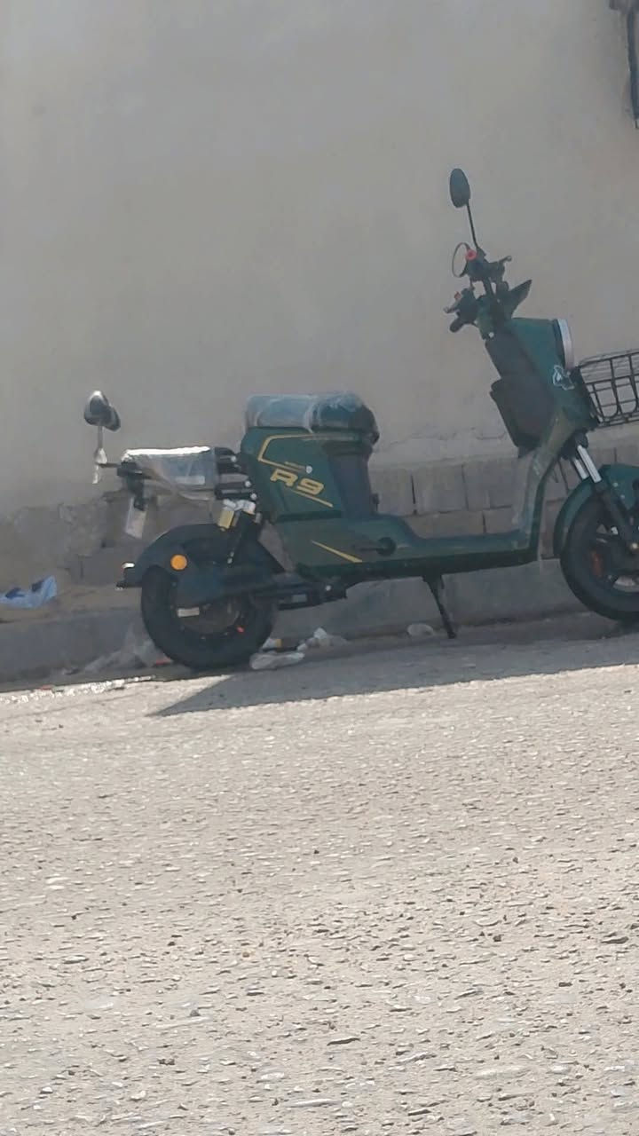 سلام عليكم 

 البيع دراجه شحن r9 موديل 2025 نضيفه وحلوه وكلشي ما مبدل بيه وخمس بطاريات وكلشي شغال بيه السعر،  450 وبيه مجال 

رقم الهاتف *********** العنوان البصره
