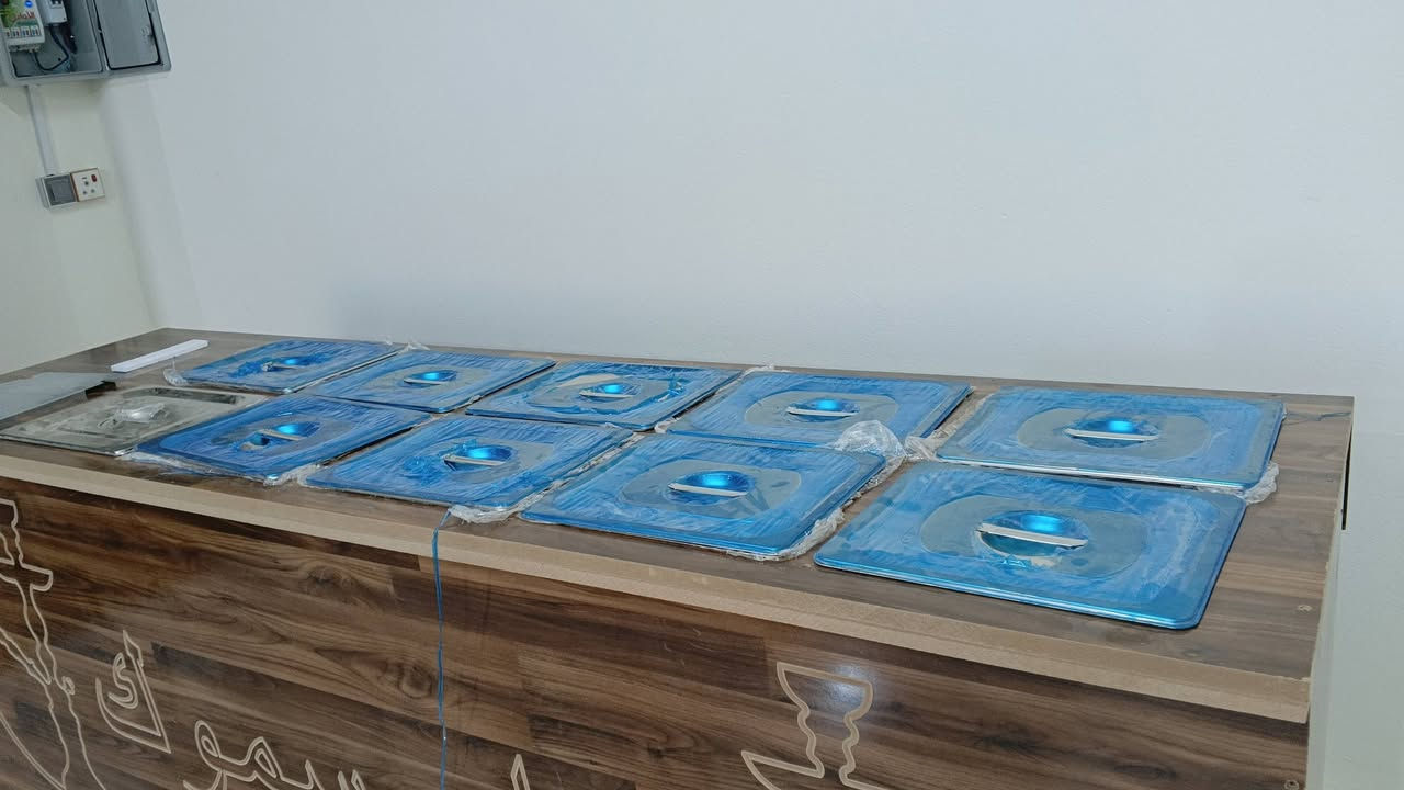 للبيع رفوف عدد6 قياس عرض متر وارتفاع مترين ونص وعمق 30سم + ميز معسل + بلانكات معسل عدد10 قياس 36/26 وعمق 15 جددما مستعملات ولا يوم تسكام درجه اولى السعر 950000 الف الاتصال ***********
