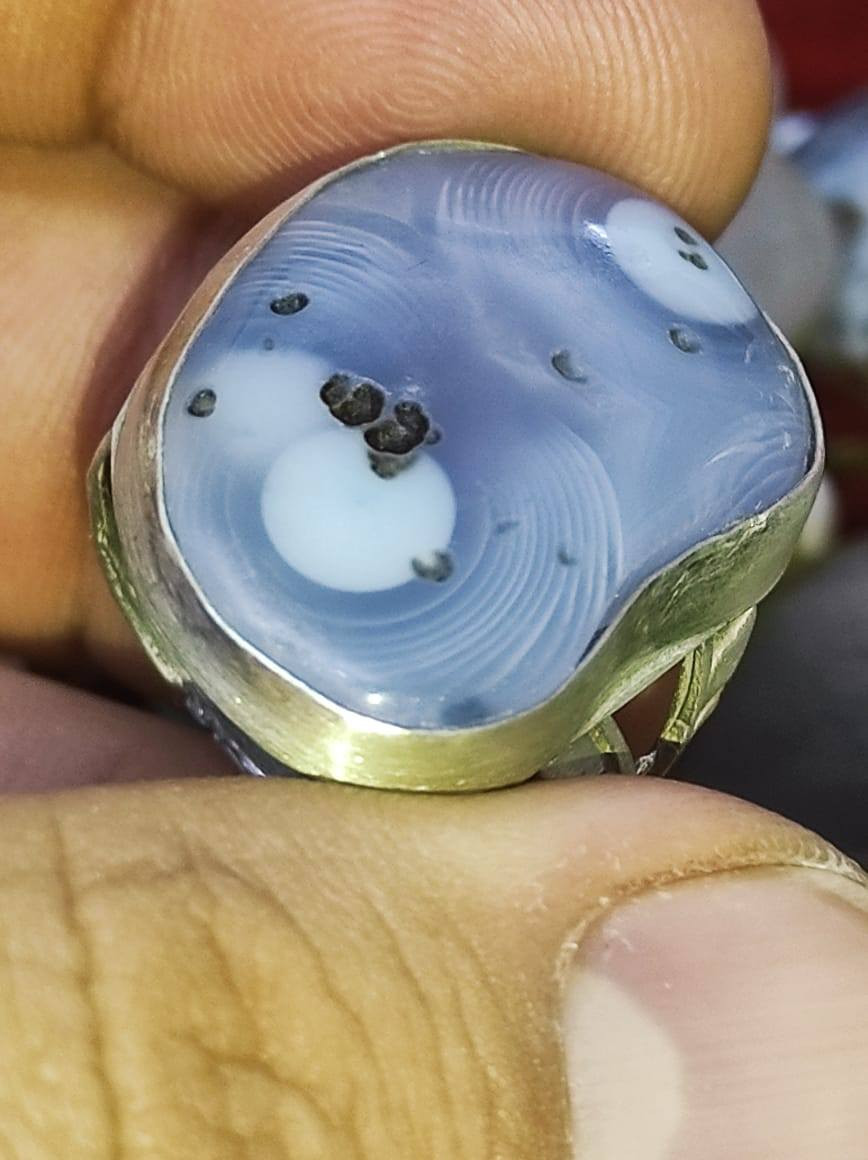 بسم الله
الي يريد محبه فول هاذ مفول 
سليماني شرط خام قديم 
مامجروخ بس اللون كفايه 
معطف  اللون راحه نفسيه 
فضه عراقي يدوي ٩٢٥
٣٠  الف مع التوصيل جوه البلاش 
***********واتساب
