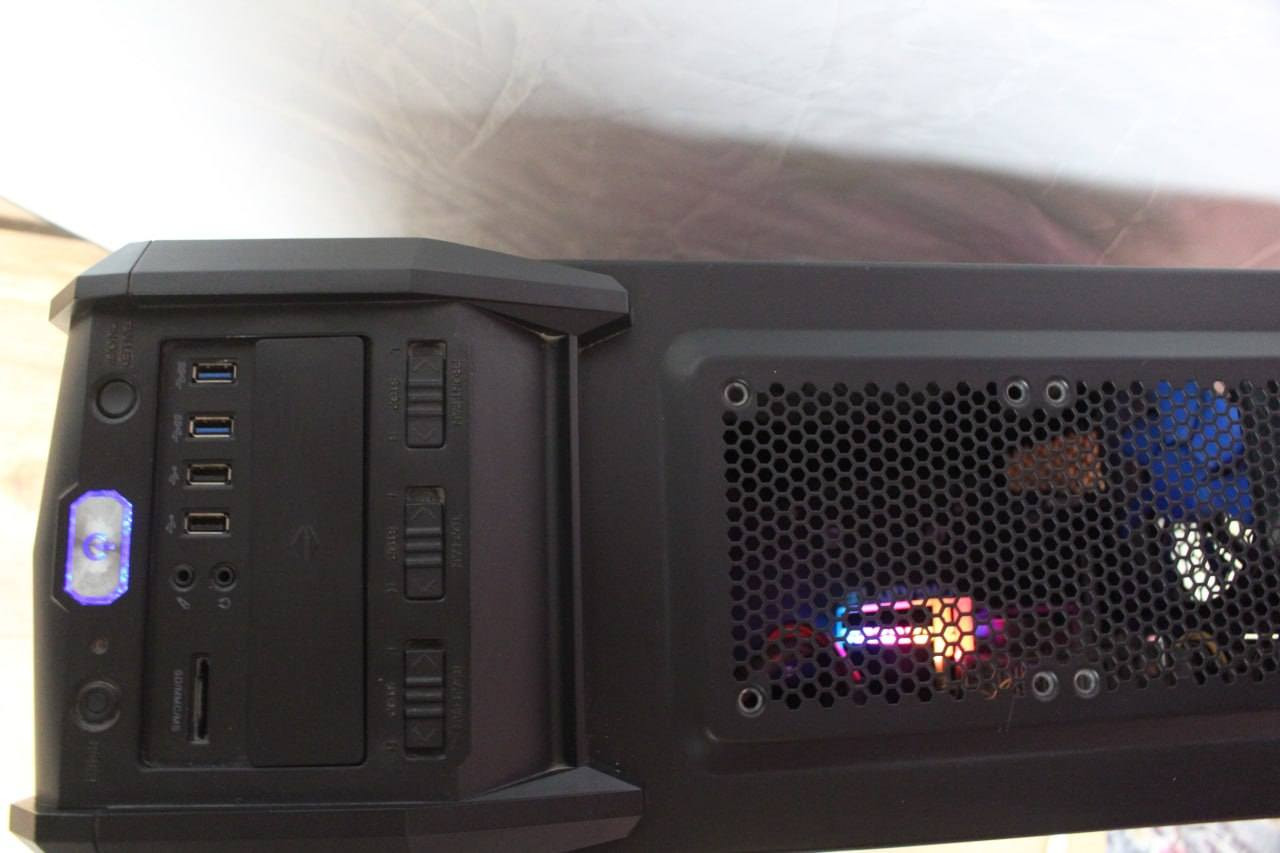 حاسبة متكاملة ونظيفة جداً، جاهزة للألعاب والتصميم والشغل!
💰 السعر: 390 ألف دينار بس!
🔧 المواصفات:
المعالج: Intel Core i3-9100 (الجيل التاسع)
كرت الشاشة: NVIDIA GTX 1060 3GB
الرامات: 16GB بسرعة 3600MHz
 (كلش سريع)
التخزين:
 الاول SSD 1000GB (واحد تيرا)
SSD 120GB الثاني 
المذربورد: ASUS (نوعية ممتازة)
الكيس: GameMax احترافي ويا 3 مراوح تبريد وإضاءة LED زرقة
الويندوز: Windows 11 Pro (مفعّل ومرخص)
⚡ شتسوي بيها:
✅ تلعب كل الألعاب براحتك (Esports, Open World, Online Games)
✅ برامج التصميم والمونتاج (Adobe Photoshop, Premiere, After Effects)
✅ البرامج الهندسية (AutoCAD, SolidWorks, Revit)
✅ تفتح بسرعة صاروخية بفضل الـ SSD
✅ زينة للدراسة، الشغل، والألعاب
📍 التفاصيل:
السعر: 390 ألف دينار 
المكان: النجف الأشرف
الاستلام: استلام من عندي مباشرة (ما عندي  توصيل)
الحاسبة نظيفة وجاهزة، تاخذها وانت راسك بارد ومرتاح


**إذا كنت صاحب هذا الإعلان وتريد حذفه لأي سبب، رجاءا أرسل رسالة إلى الدعم الفني**