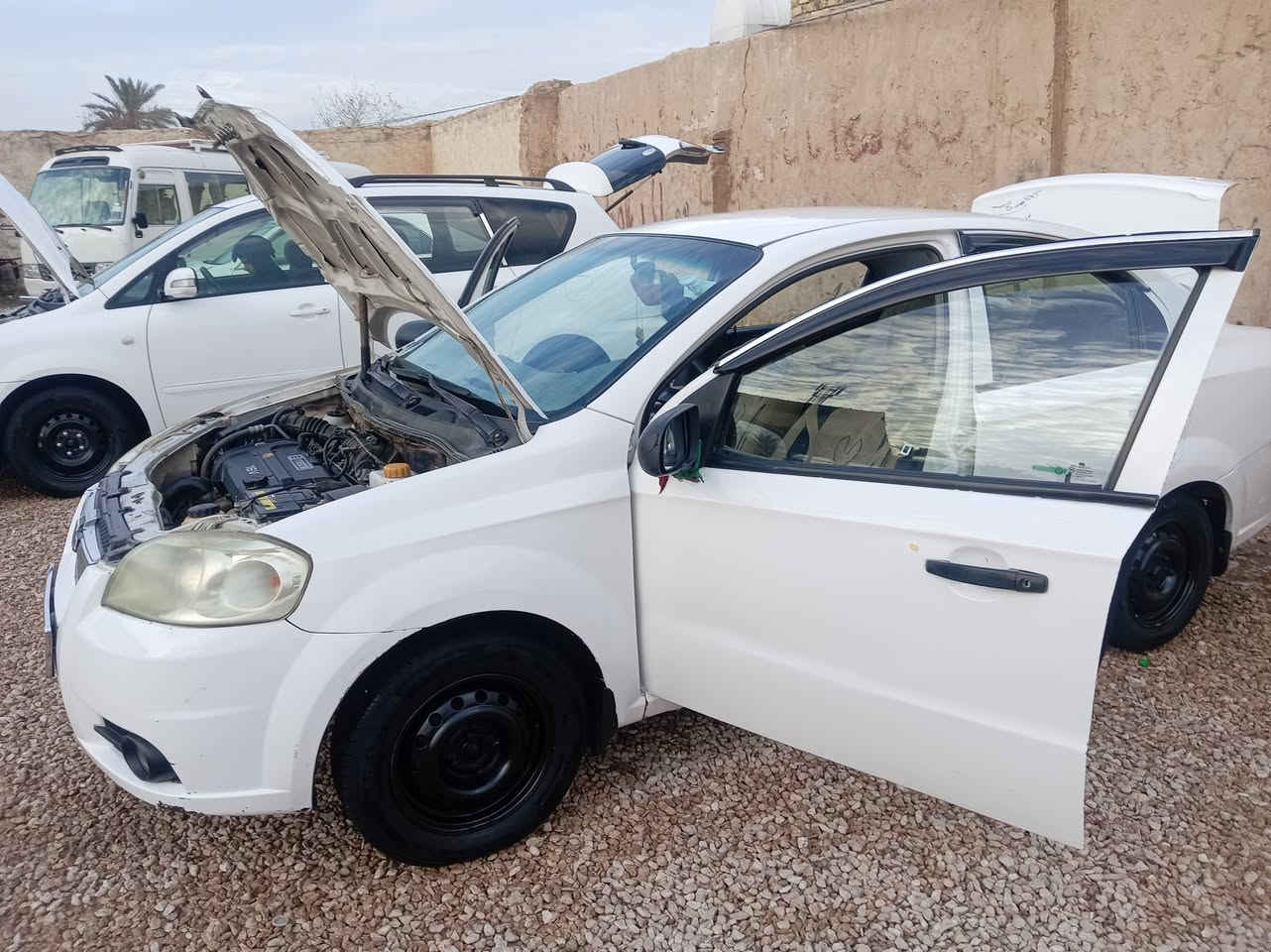 السلام عليكم
افيو للبيع موديل 2007 مسكر كير عادي  رقم كربلاء انكليزي  مداور ثاني يوم نضيفه مصبوغه عام بيهه طخه قليله بل جاملغ الوره فقط السعر 52وبيهه مجال حك جيه مكاني الديوانيه قضاء غماس ***********
