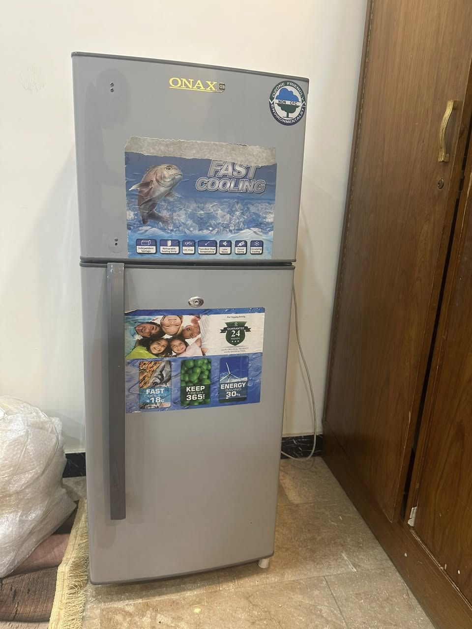 ثلاجة للبيع  نضيفة كلش حجم وسط السعر 125 مكاني بغداد تقاطع نهروان الاستفسار ***********
