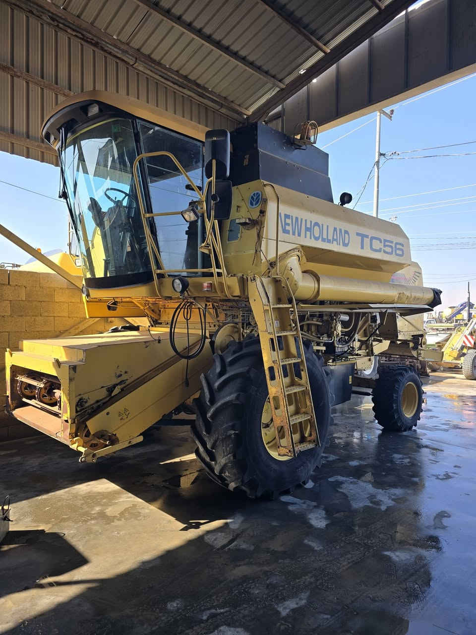 حاصده للبيع موديل ٢٠٠٠ عاظه ٢٥٠٠ ساعه شرط الشركه خمسه بلم تك ادرام الشراي لاتصال عله الرقم ***********
