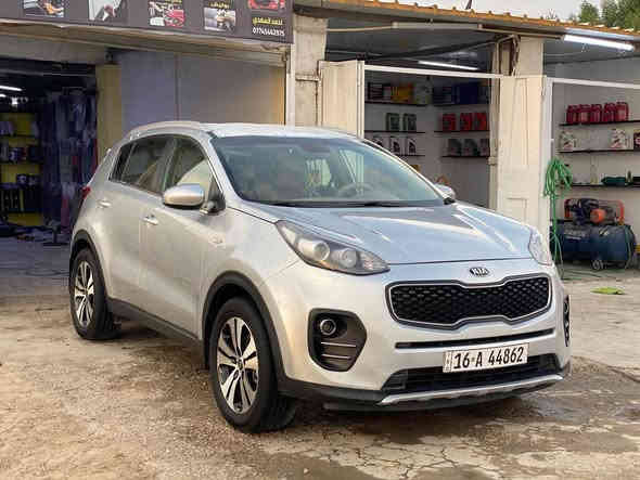 كيا سبورتج خليجي موديل ٢٠١٧ ماشيه ٨٧ الف السياره جديده كير ومحرك وحداديه وكهربائيات وتبريد كلها بلاد على وضع الشركة رقم قادسيه انكليزي باسمي مداور ثاني يوم بيها ملاحظه صغيره وهي وجود بارد أسفل الباب الخلفي الايسر الباقي مكفول من الضربة والصبغ للاستفسار المراسله او الاتصل على الرقم *********** آفاق
