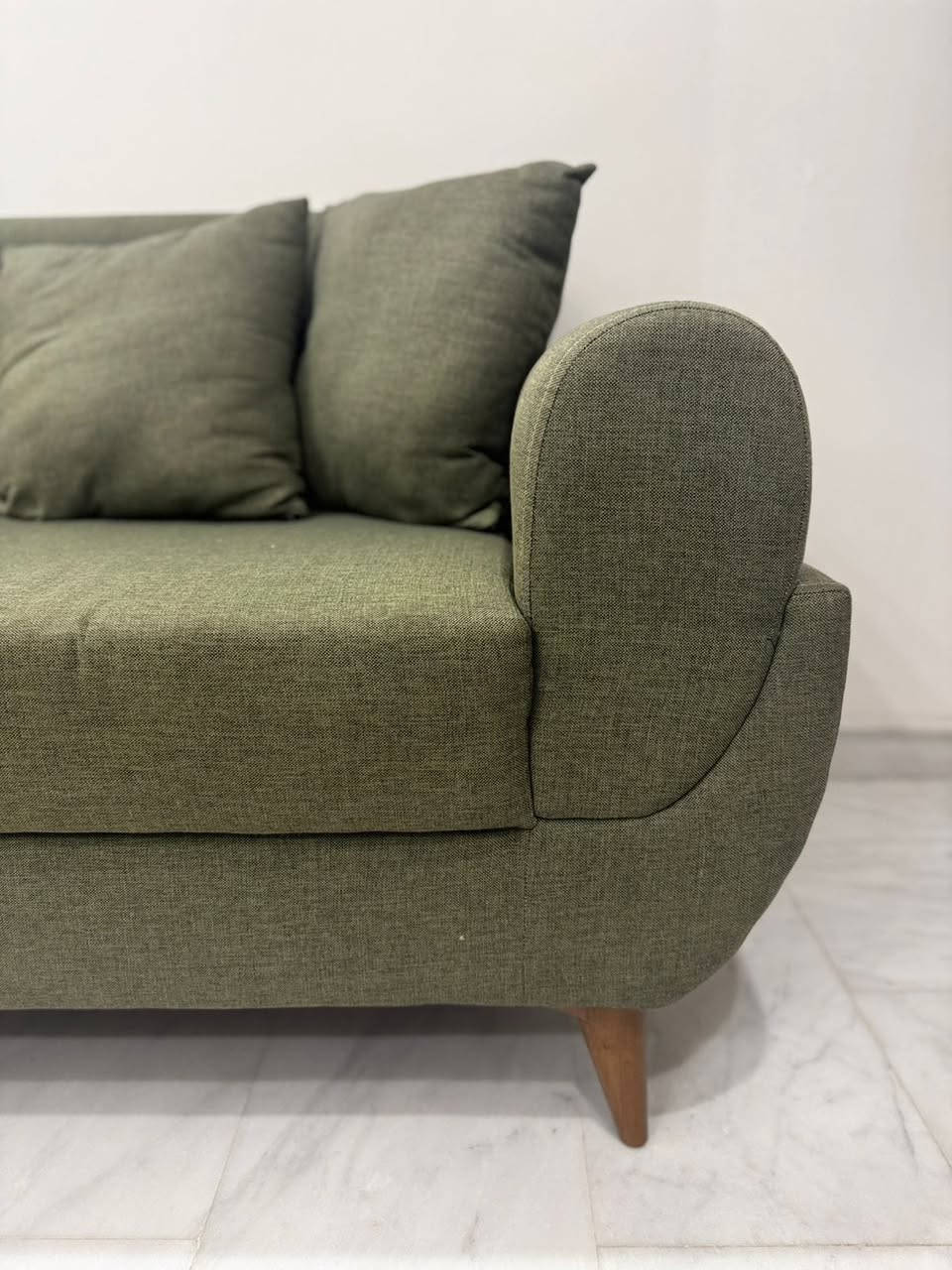 قنفات 2 موضح كما في الصور
لون زيتوني وخشب 
نظيفااااااااااات جددددددددا 
استخدام 6اشهر فقط
كلششششششششششش نظيفات
السعر 400
الاتصال ع رقم ***********

وملاحضه اني مو مندوبه وحق القرآن واني صايمه مو مندوبه
ذني قنفات بيت جيرانه وصتني انزلهم
ولبيت بحي تعاون
الي محتاج قنفات نظيفه وبسعر مناسب يتصل ع رقم لحجيه
