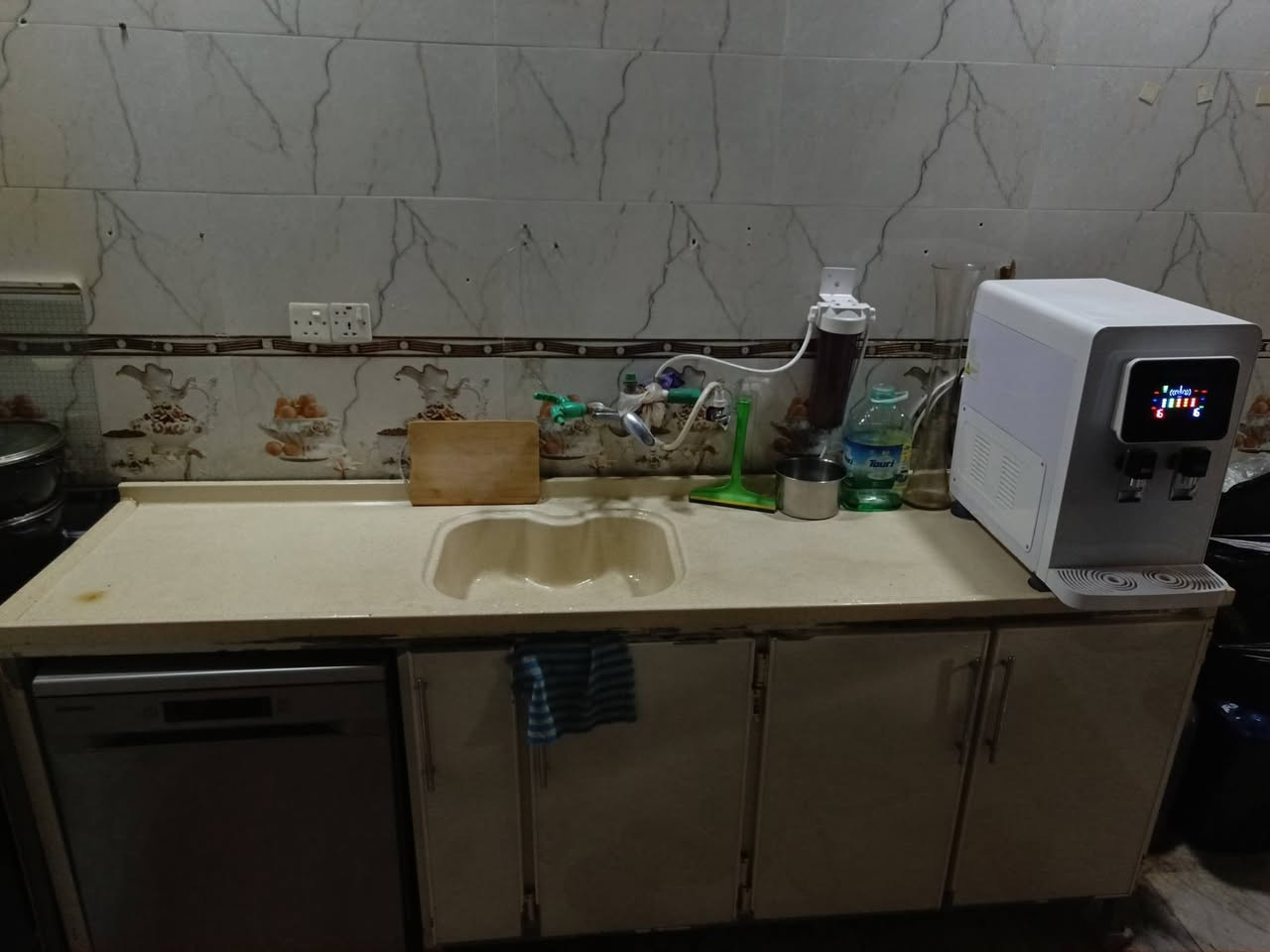 سلام عليكم لبيع كاونتر كامل معه لمحلق و سنك 500 وبي مجال
ديوان 10م تزكام جديد سعره ب600 وبي مجال
وهاذه رقمي و بل خدمه***********
