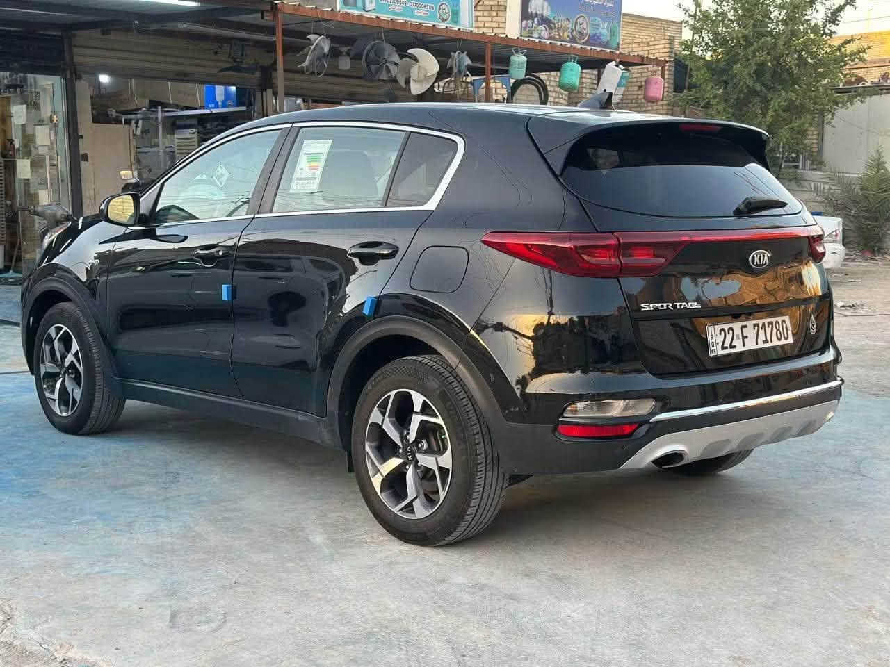 سبورتج 2020 كفالة عامة ماشية 53 الف ميل سيارة وضع الشركة بيها نص صندوق صبغ فقط بدون فتح بدون ارباك نص مواصفات سيارة جديدة الله يشهد السعر ( 150 ) وبيها مجال 
*********** / مكاني بغداد الراشدية الانتصار 
بيع فقط
