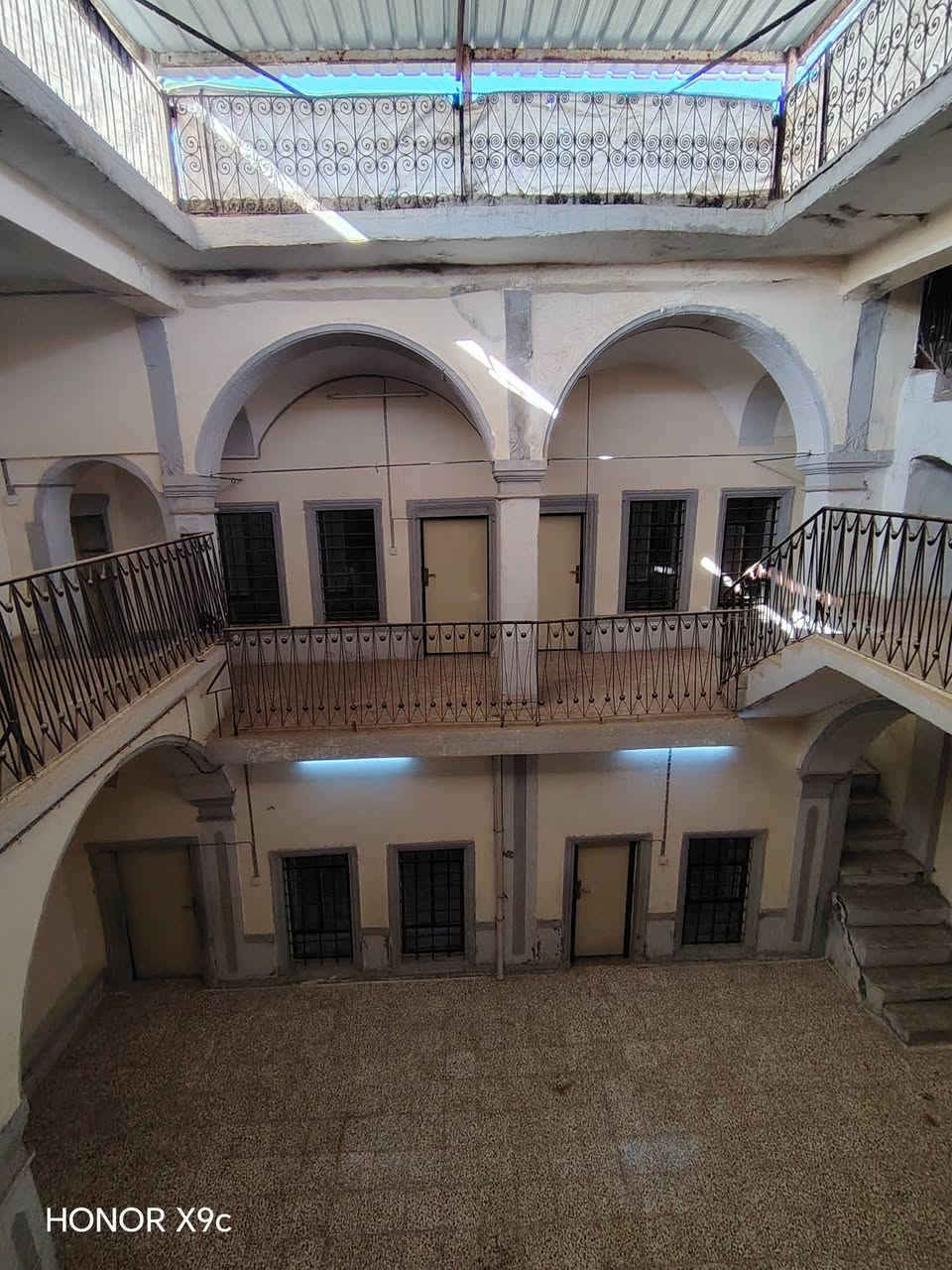 السلام عليكم
بيت للإيجار الجانب الأيمن منطقة المكاوي.
يبعد عن الشارع العام 100 متر يصلح مخزن او روضة
يتكون من طابقين 8 غرف وطبعا مطبخ وصحيات

ملاحظة تجاري فقط.

للاستفسار أكثر الاتصال على الأرقام
***********
***********
