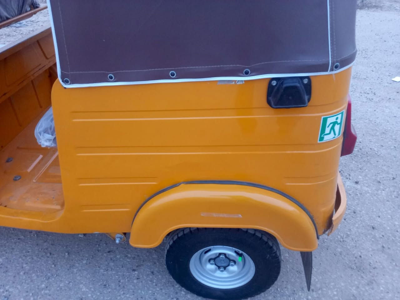 السلام عليكم تكتك للبيع موديل 20شهر 12رقم وسنويه تحويل ثاني يوم كفاله بس دوس العنوان بغداد ***********
